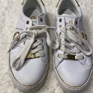 Womens GBG Los Angeles Guess lace up sneakers size 8